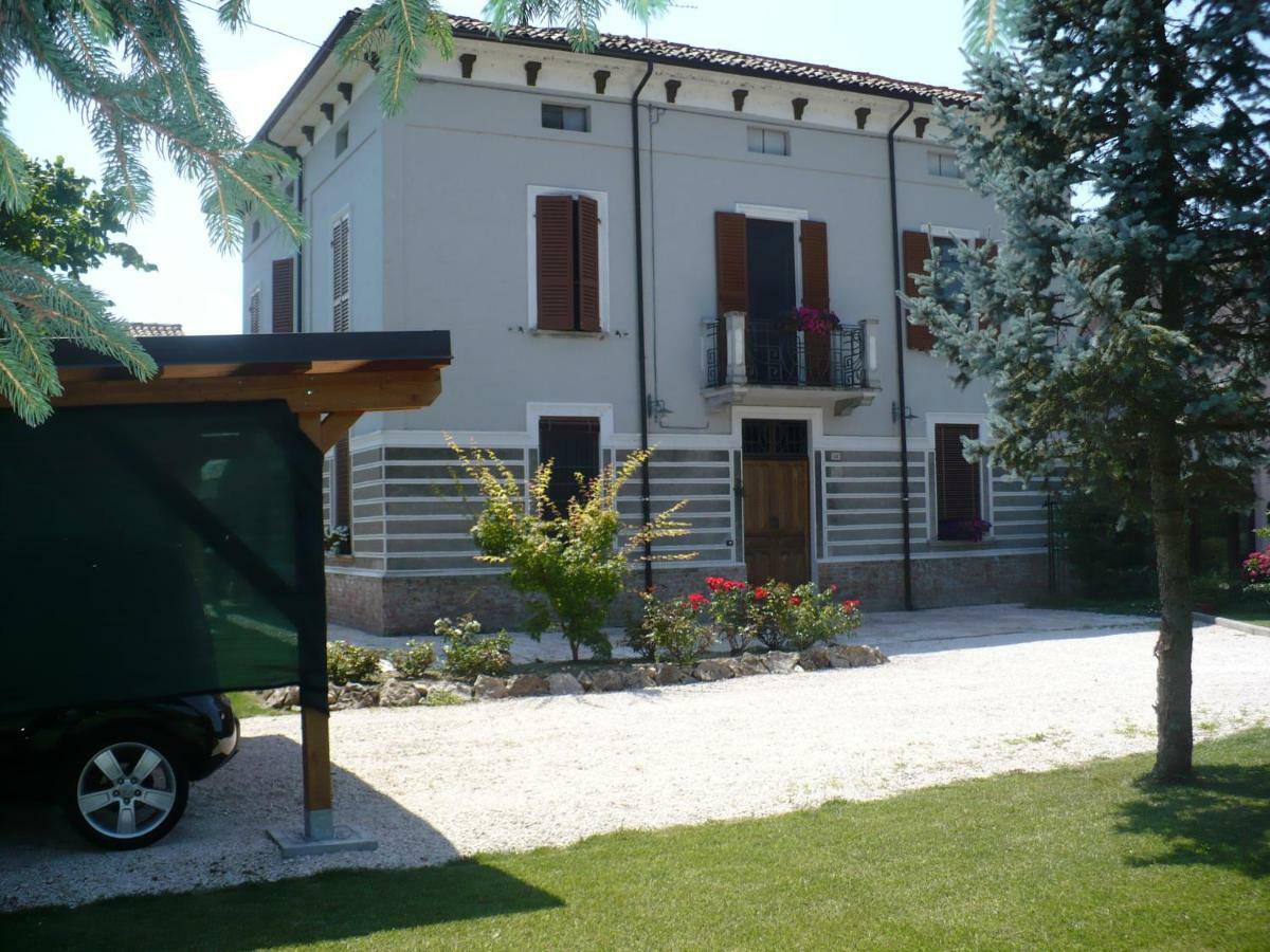 L'Albero Della Gioia Bed & Breakfast Villanova sull'Arda ภายนอก รูปภาพ